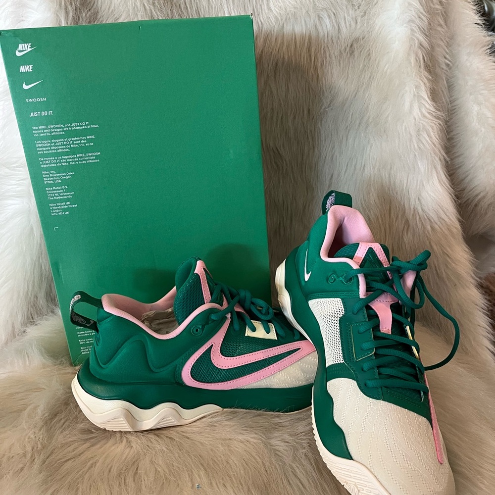 Giannis Immortality 3 Nike Green and Pink Athletic Shoes men 9.5